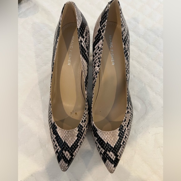 Marc Fisher women’s snakeskin print heels, black/white/gray - Picture 1 of 3